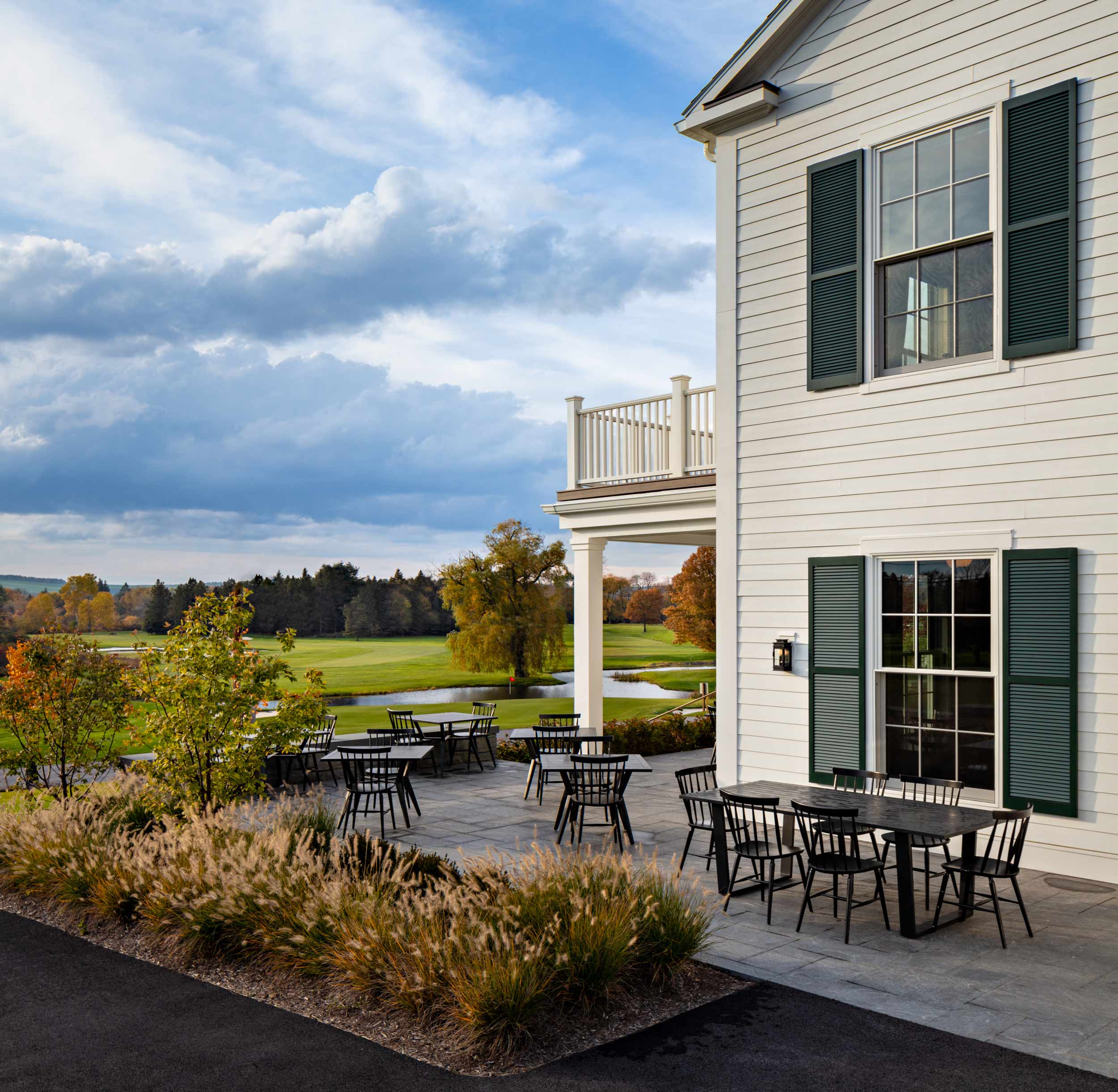 Morgan Architecture Seven Oaks golf club modern traditional cocktail patio views